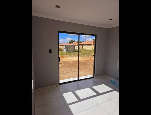 2 BEDROOM HOUSE FOR SALE IN SHARON PARK